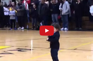 Dawww! A Toddler Sings The National Anthem