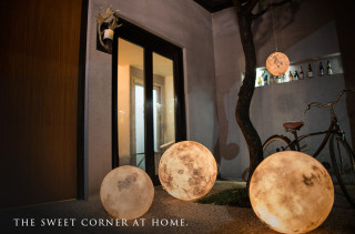 That’s No Moon! It’s A Super Dreamy Moon Lamp