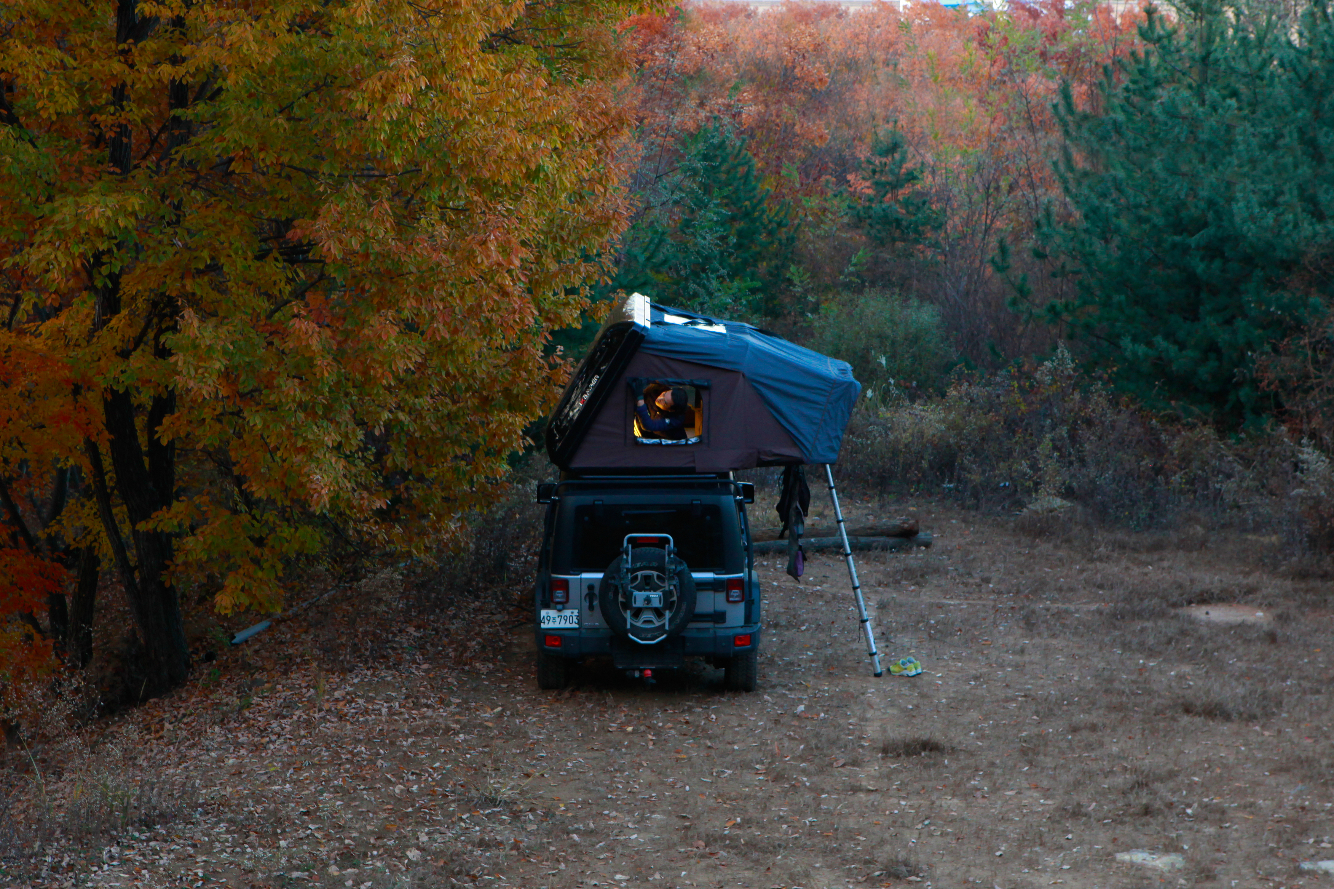 The Skycamp Rooftop Tent Will Change The Way You Camp rooftop-tent (2)