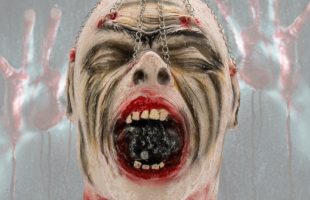 Halloween Severed Head Cut off Corpse Head Props Hanging Bloody Gory Latex Zombie