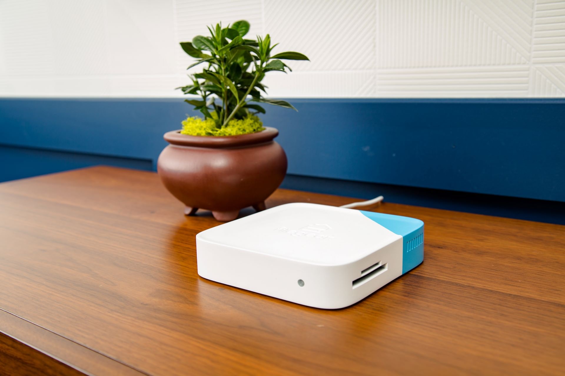 Organize and share photos on FileGear