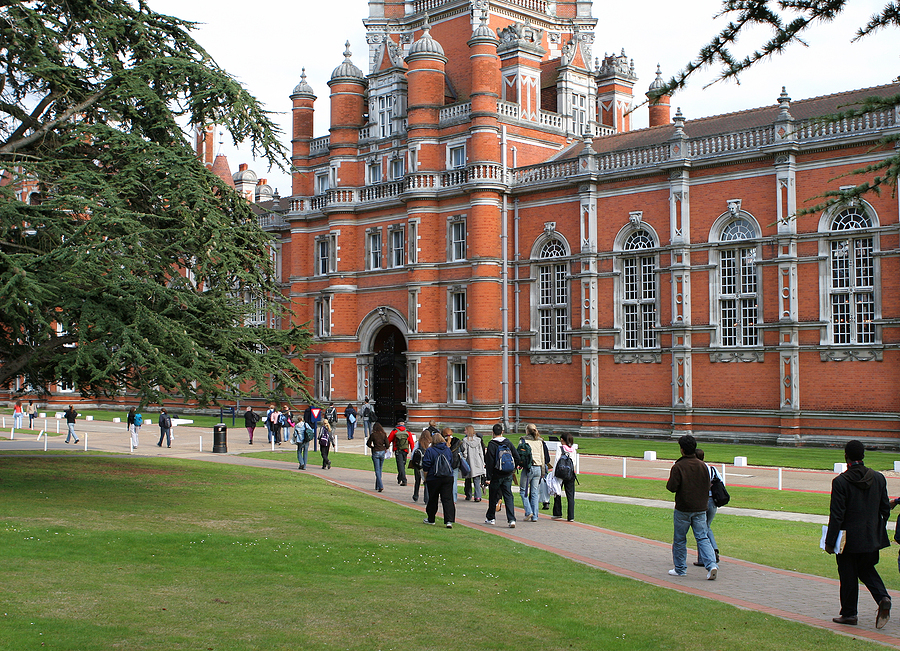 5 Incredible ways college students earn money online