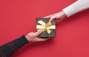 Use These Tips To Save Money While Shopping for Gifts This Season