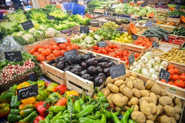 The rise of Grocery E-commerce software: Food retailers and Tech giants are joining forces aubergines-bio-cabbage-5205