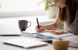 Is EssayService a Leading Provider of Academic Assistance for Students? A Pro Review