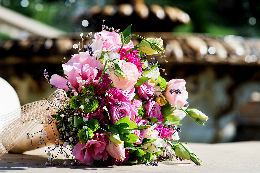 How Do I Contract for Live Music Performance on My Wedding Day?  