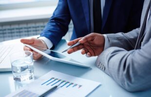 VIRTUAL LEADERSHIP: To Monitor or Not to Monitor?