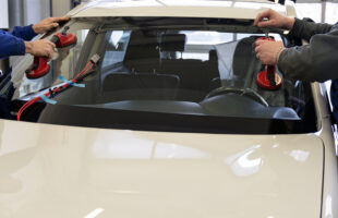 Auto Glass Or Windshield Needs Repair And Replacement: 5 Red Flags From Car Experts