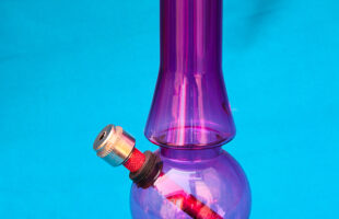 How to Choose the Perfect Bong Based on Your Smoking Style