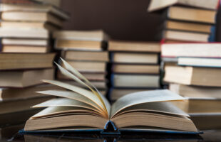 5 ways to stock your classroom library