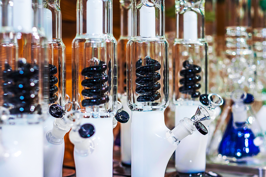 Comparison Between a Bubbler and a Bong