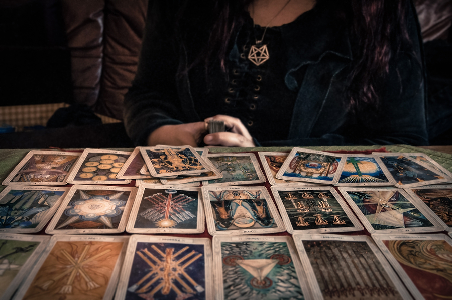 The Virtual Psychic: How Technology is Changing the Psychic Reading Experience