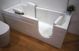 Choose The Best Walk In Tubs And Soakers For Your Bathroom In 2021