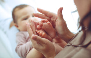 Advantages and Disadvantages of Formula Feeding for Babies