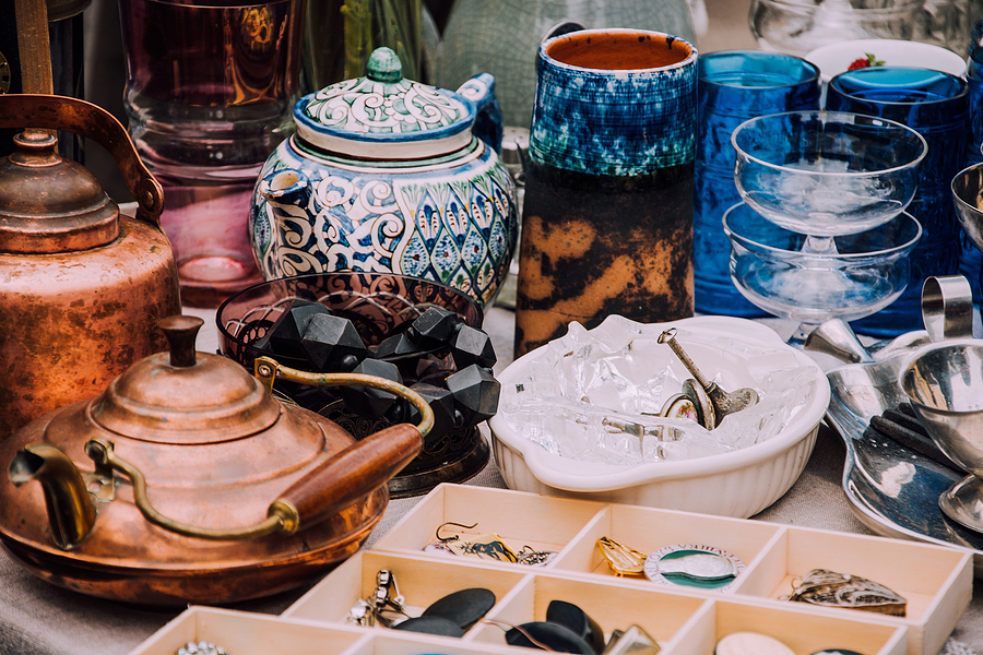 4 Ways That Will Help You Get Rid Of The Extra Junk In Your House Flea Market. Vintage Stuff. Aesthetics. Fair Of Old Things. Sale