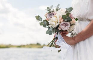 Factors to consider when hiring florists for wedding venue decoration