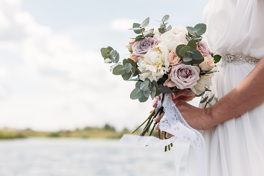 Factors to consider when hiring florists for wedding venue decoration