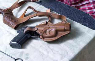 Kydex Vs Leather Holsters – Which One Should You Choose