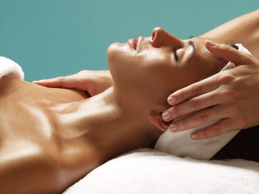 Why Opt For Facial Extraction Treatment To Get Rid of Acne
