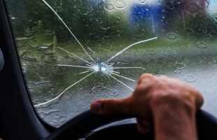5 Questions To Ask When Hiring A Tulsa Auto Glass Repair Company