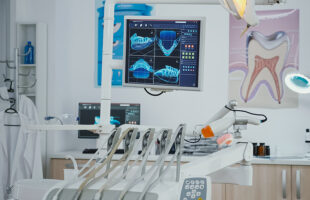 How To Choose The Right Dentist For Implants