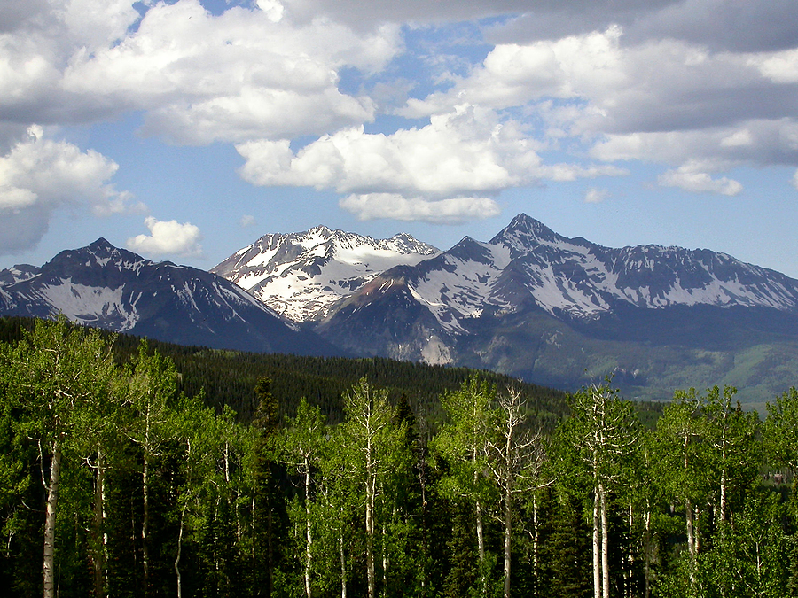 Tips to keep safe driving through Colorado’s Rocky Mountains 