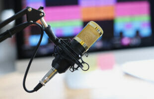 How AI Voices Complement the Voice Over Industry