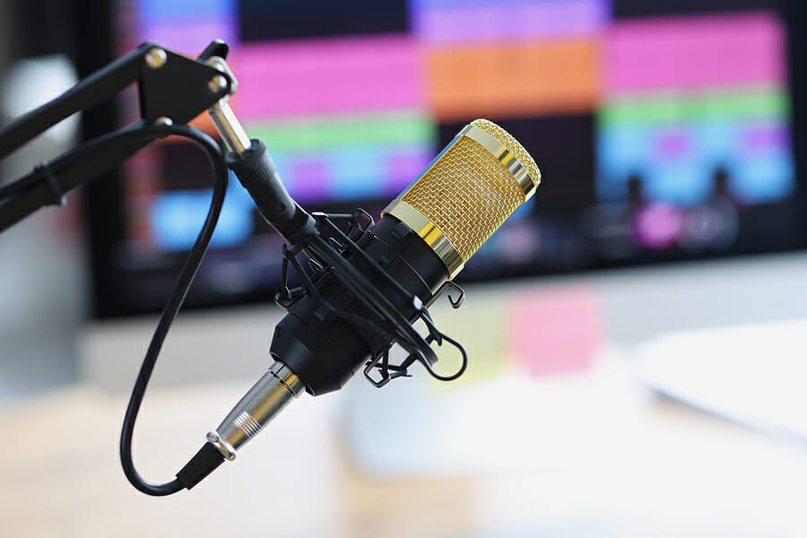 How AI Voices Complement the Voice Over Industry