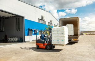 What You Need to Know About Working in a Warehouse