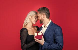 Gift Ideas That Actually Work for Women You’re Dating