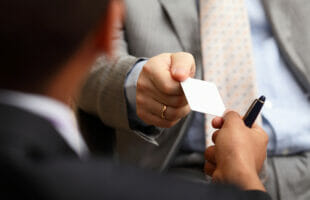The Advantages of Digital Business Cards Over Traditional Paper Cards