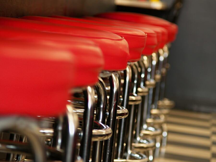 Choosing The Right Bar Stools: 5 Helpful Hints