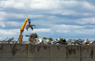 How to Choose the Scrap Yard for Your Old Vehicle?
