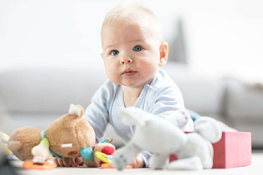 A Dandelion Sends This Baby Into An Adorable Laughing Fit