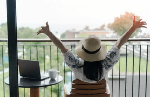 How to Stay Positive When Life Throws You Curveballs