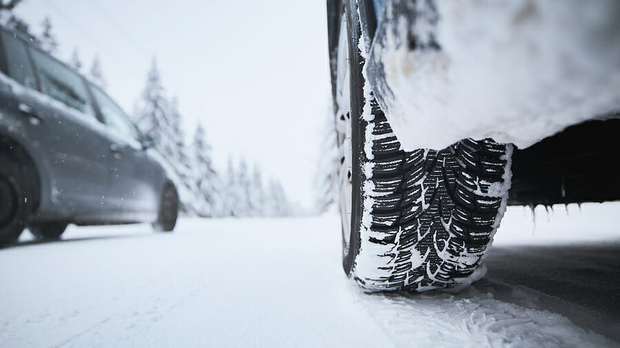 How to Stay Safe When Driving on Ice 