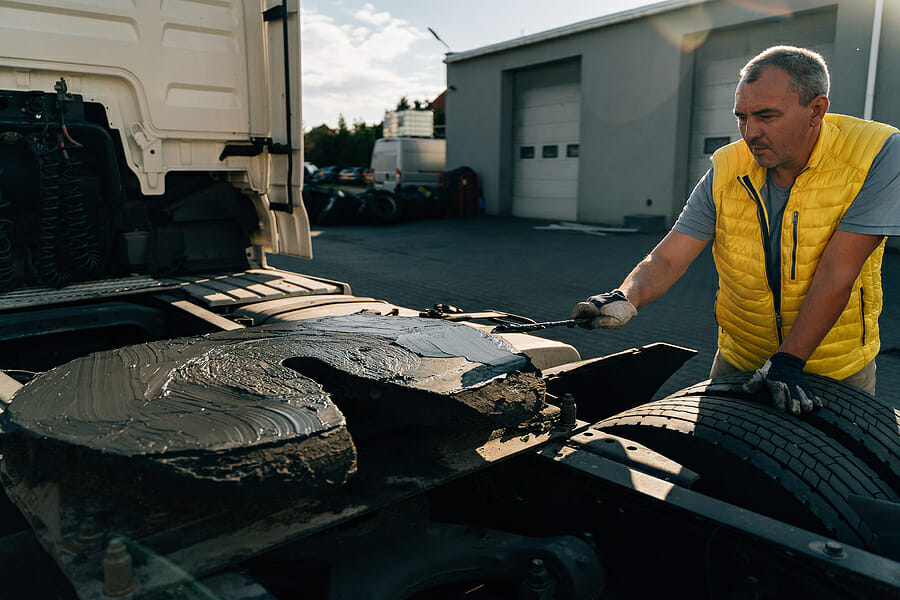 How to Maintain Fifth Wheel Hitch: Tips and Tricks