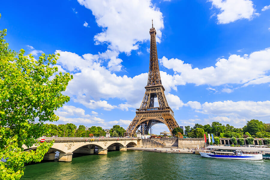 Flights to Paris: Tips for a Memorable Trip