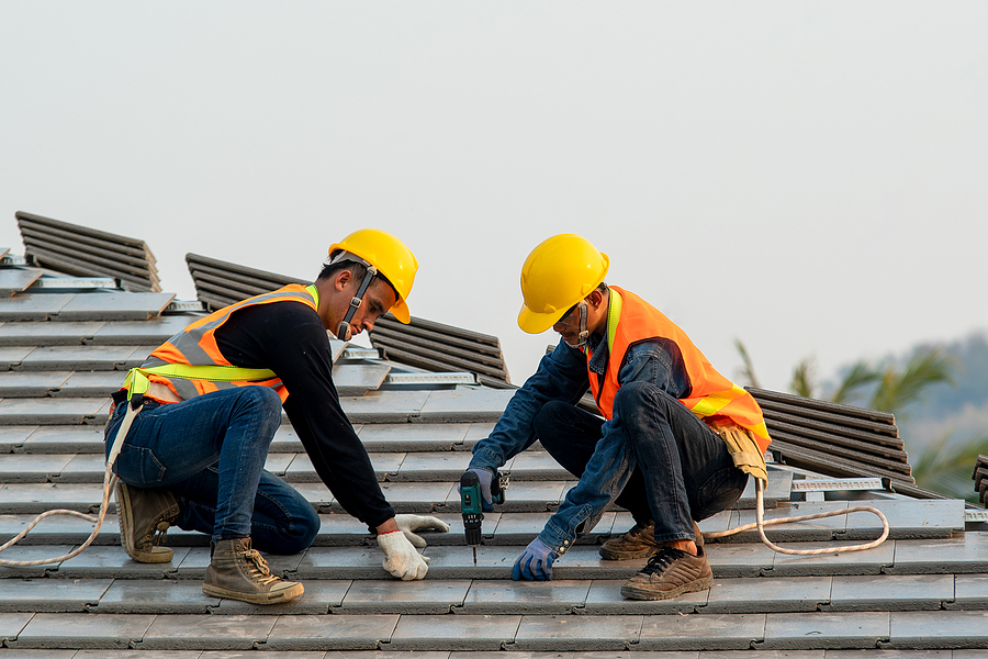 The Ultimate Guide to Hiring Roofing Experts: 4 Things to Look For