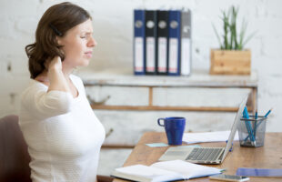 Natural Remedies: How to Relieve Stiff Neck Pain Effectively