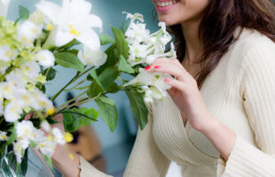 How to Arrange Flowers Like a Professional Florist