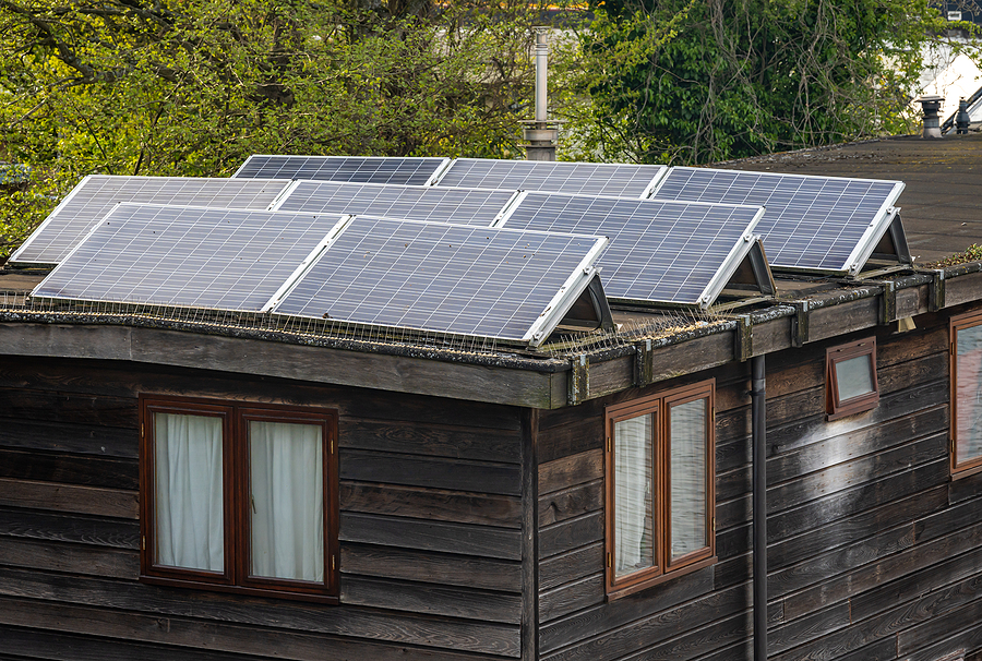 Solar Expert Guide: Off-Grid Living Essentials for Harnessing Sun Power